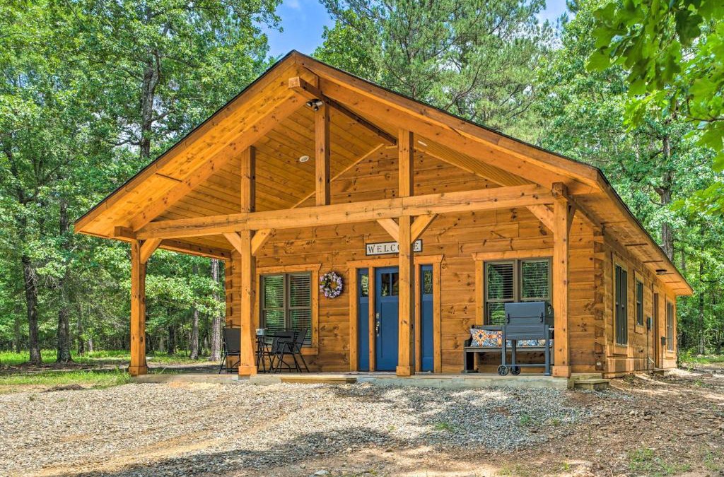 Hatton House | Falling Star Eagletown Cabin with Hot Tub Pets OK