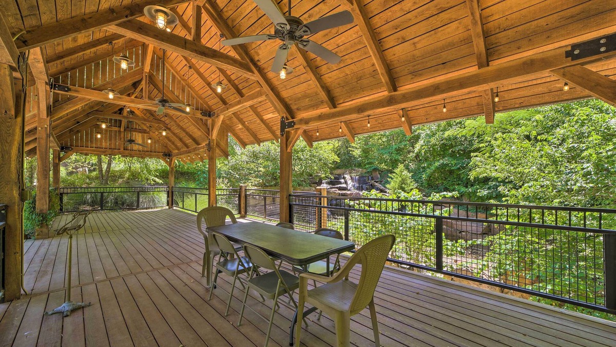 Bella Vista Cottage | Falling Water Chalet Upper Unit: Near Bike Trails!