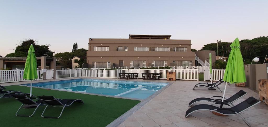 Uvongo Bed & Breakfast | Falling Waters Guest House