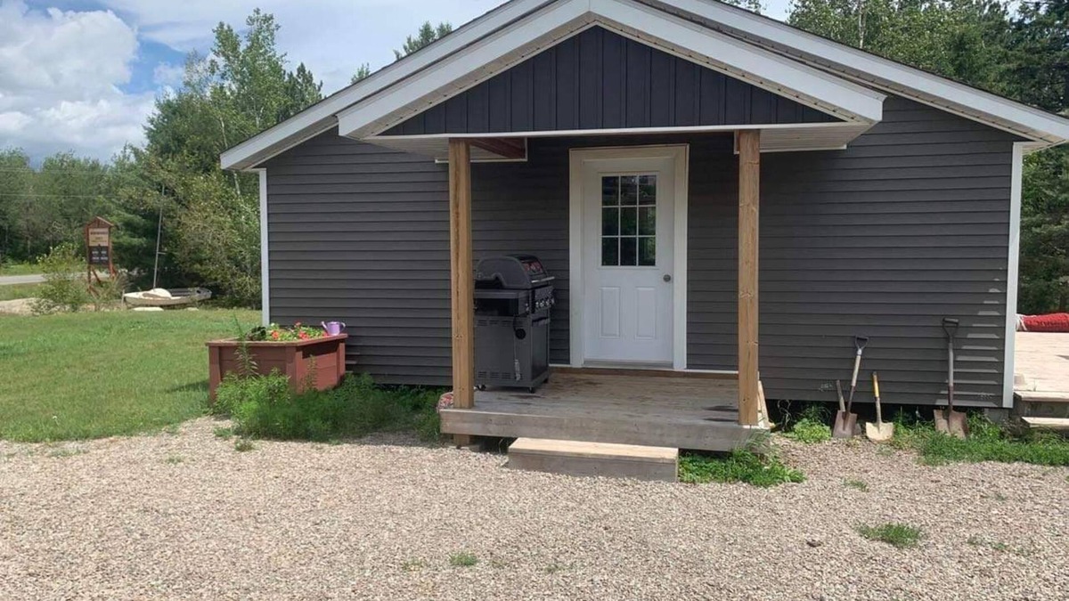 Weslemkoon Cottage | Fallsview Escape