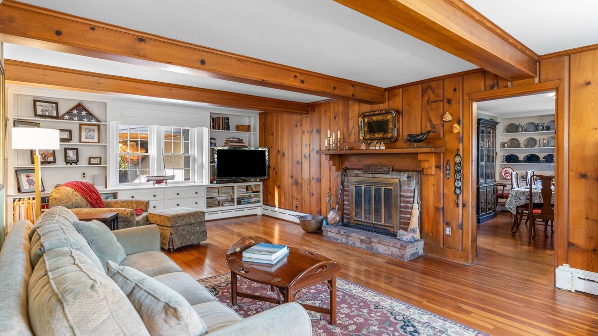 West Falmouth House | Falmouth Spacious Family Home with fireplace