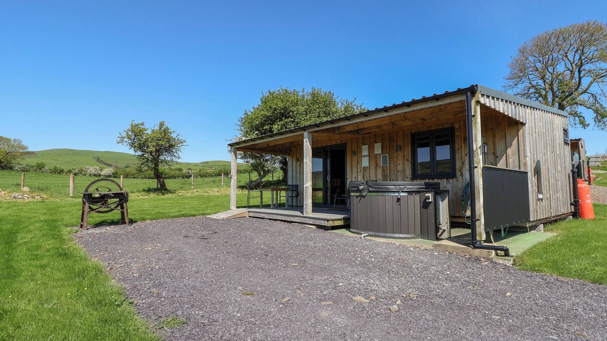 Cilcain Cottage | FAMAU, romantic, country holiday cottage, with hot tub in Cilcain