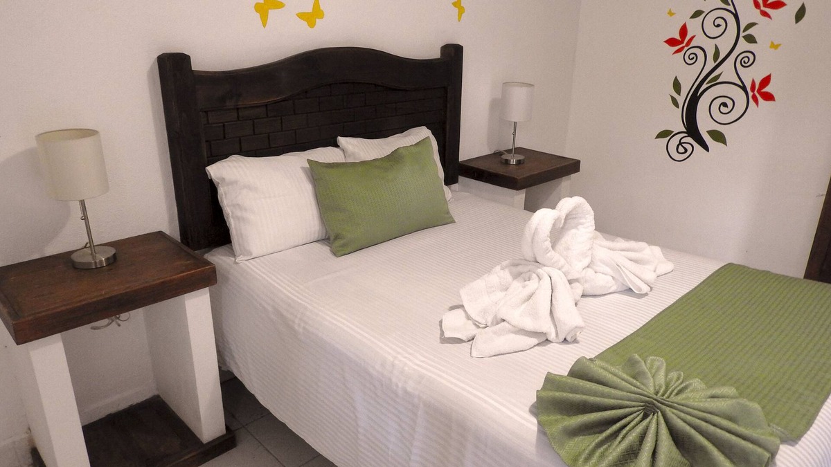 De Guadalupe Hotel | Family & Pet Friendly Hotel/Clean Rooms/Private Bathroom/Cable TV & WiFi