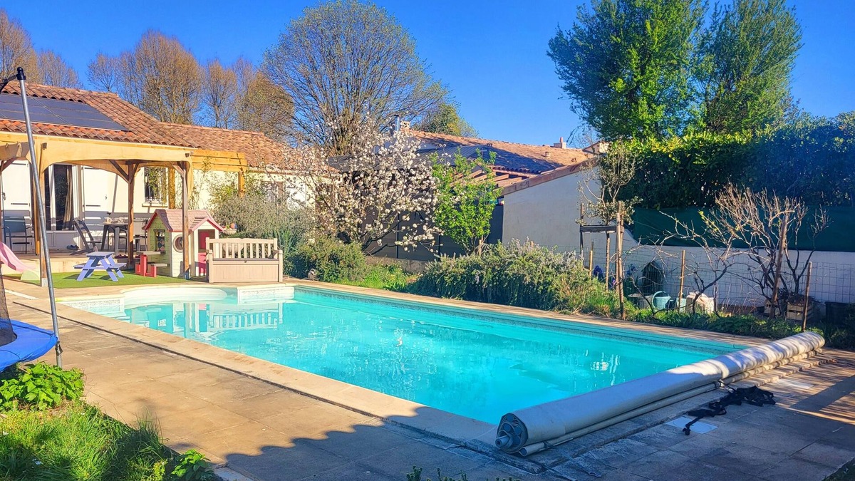Saint-Mathieu-de-Treviers House | Family home near Montpellier, secure swimming pool, children's play area,