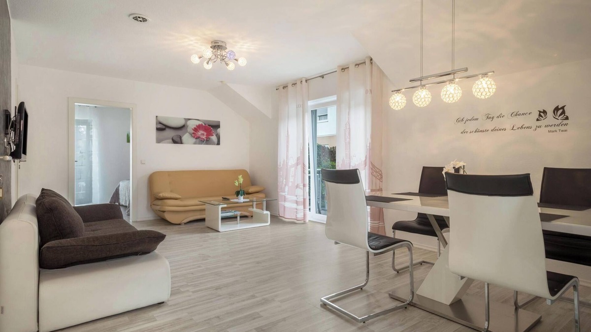 Meersburg Apartment | Familien-Apartment 2 near the shore of Lake Constance with balcony & Wi-Fi