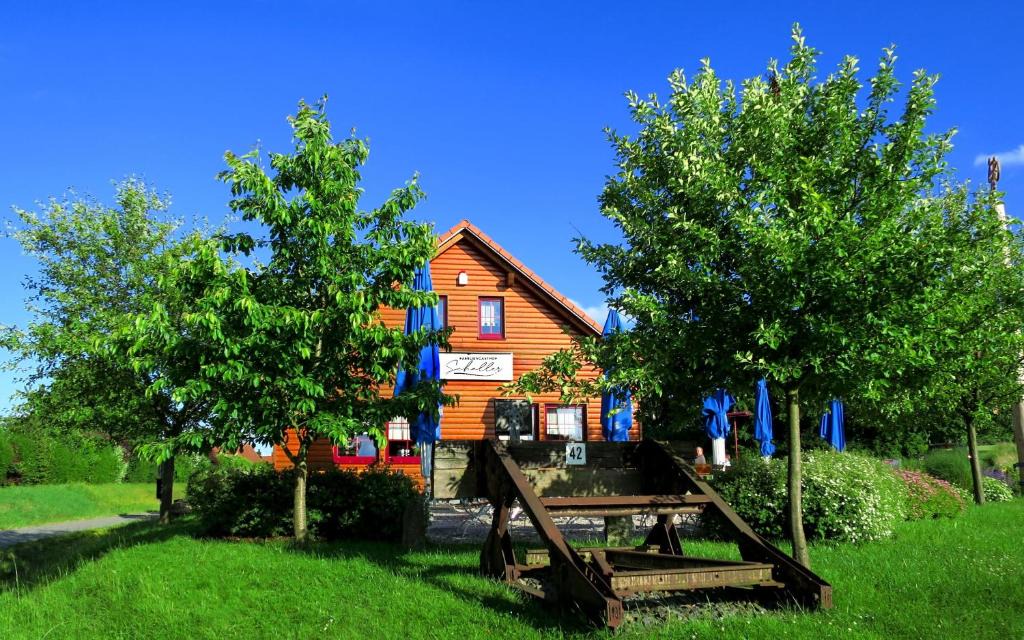 Floß Hotel | Familiengasthof Schaller