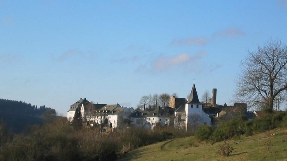 Kronenburg House | Familienzimmer, 2. Erw. + 1 Kind - Burghaus und Villa Kronenburg