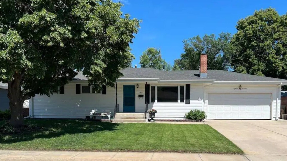 Grand Island House | Families- Centrally Located