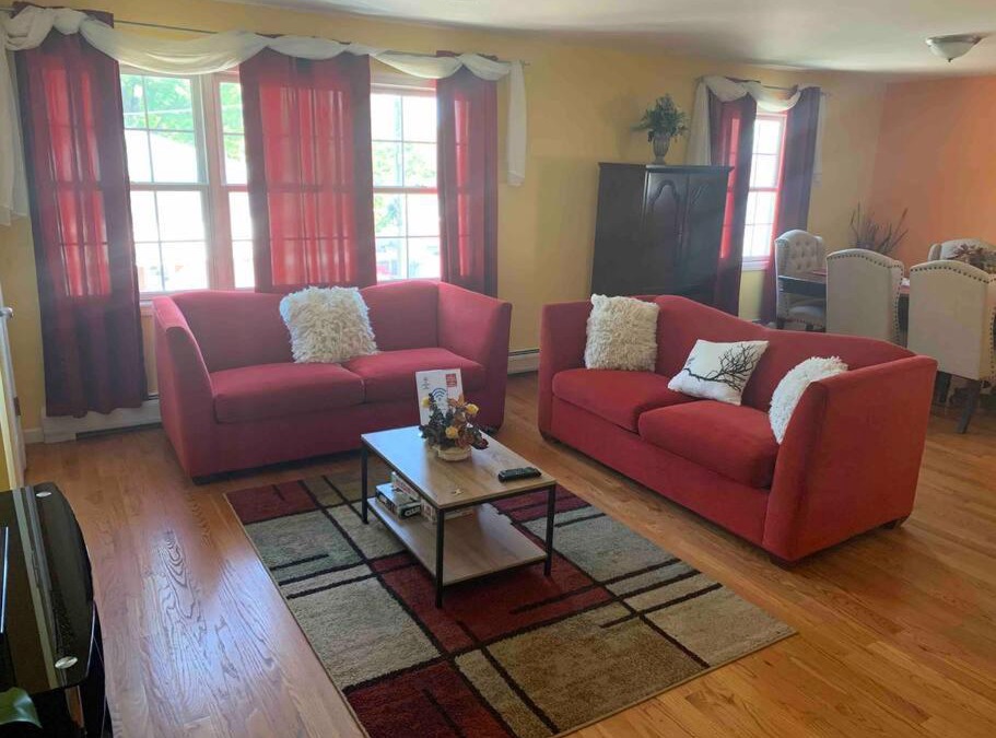 Elizabeth Apartment | Family 3-bedroom home (2nd floor near EWR/Outlet)