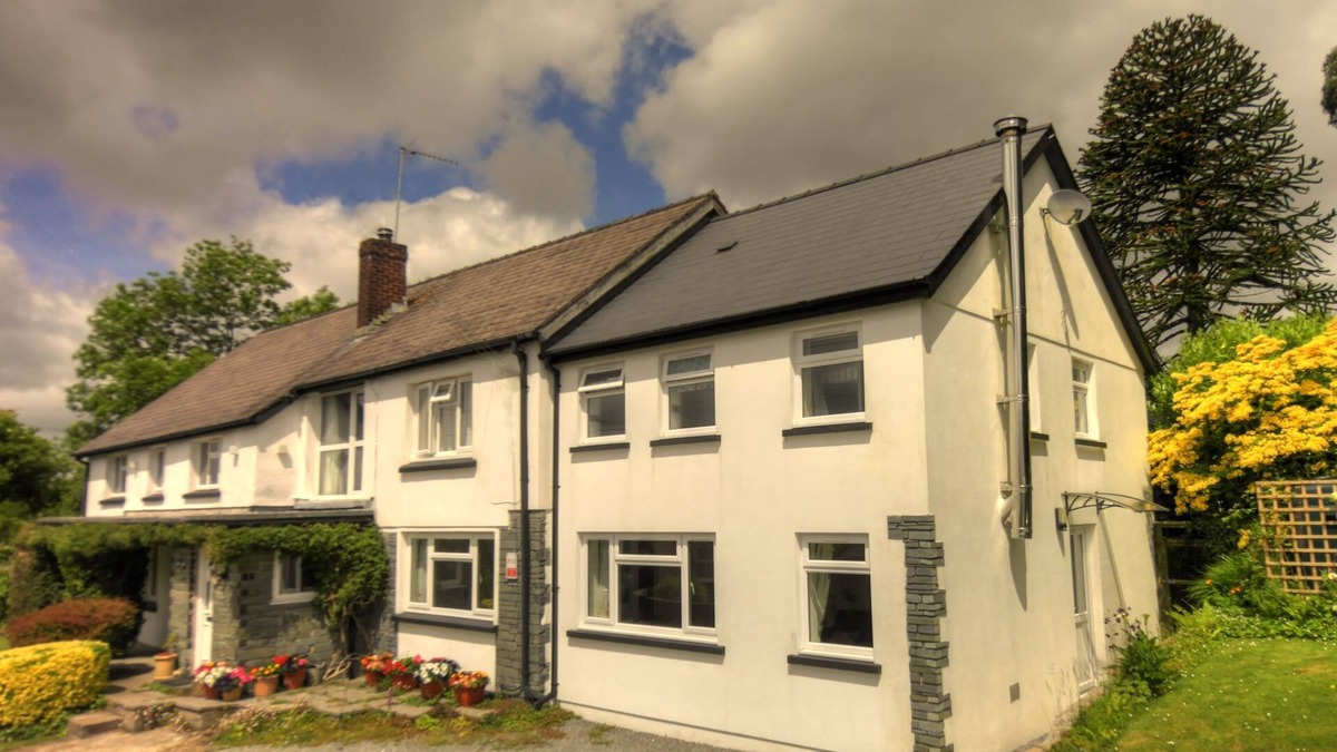 Kilgetty House | Family accommodation in a small farm setting close to beaches and attractions