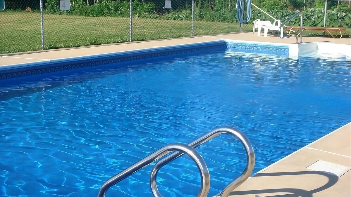 Campbelltown Resort | Family Adventure Trip! 3 Comfortable Units w/FREE Breakfast, Near Giant Center!