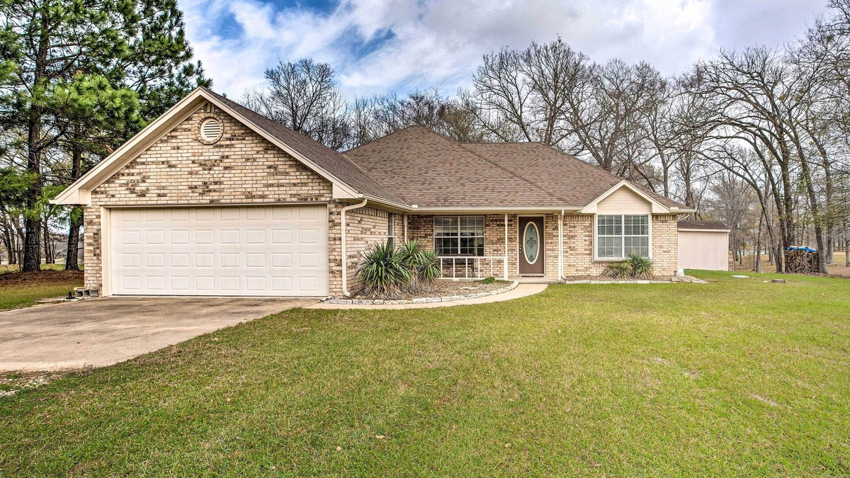 Alba House | Family Alba Home w/Boat Dock on Lake Fork!