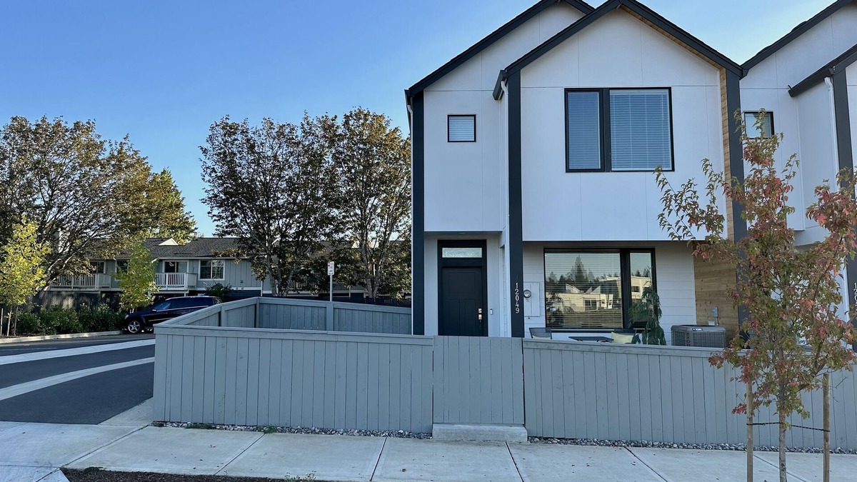 Vancouver House | Family and busines friendly.