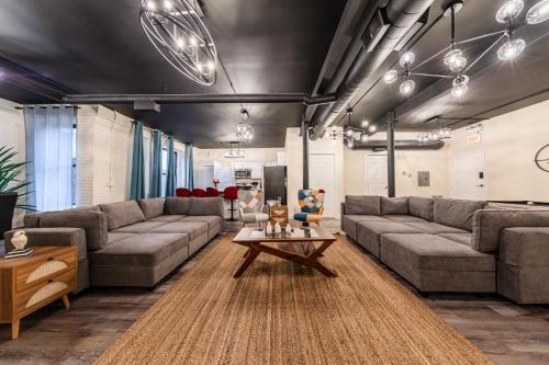 Near South Side Apartment | Family and Group Friendly 5BR Spacious Unit with Pool Table and Optional Parking Near McCormick Place and Soldier Field