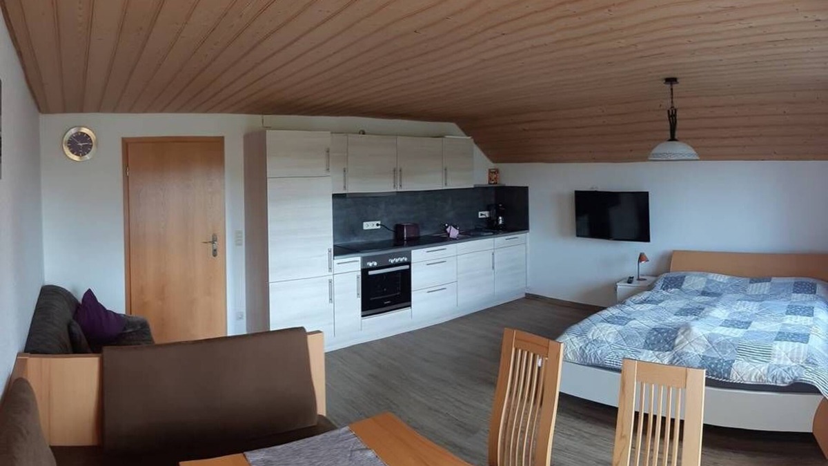 Einturnen Apartment | Family and group trips, country house with farm, balcony, WLAN