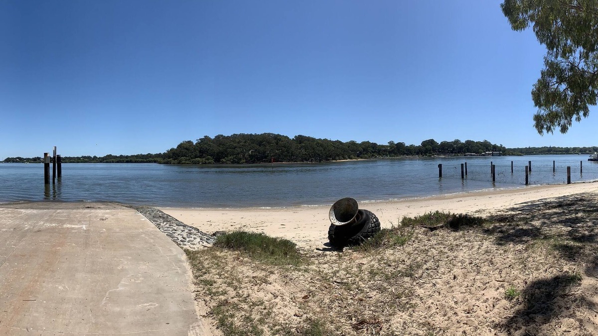 Brisbane Waterfront House | Family and Pet Friendly Peaceful Island Waterfront Home With Bikes and Kayaks