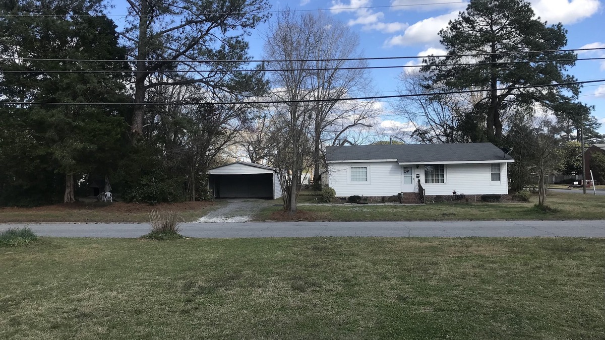 Ayden House | Family and pet friendly home near Greenville NC!3Br 2Ba 6 people better/hotels