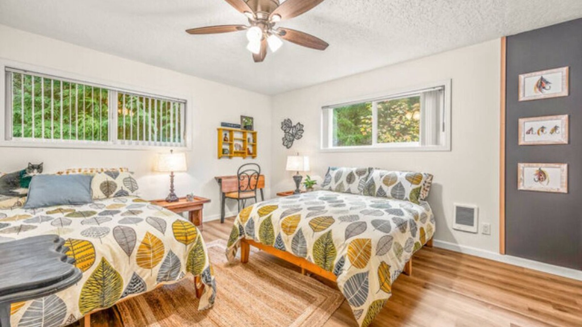 Sherwood - Tualatin North Cottage | Family and Pets Welcome! 2 BD 2 BA ~ Unique Northwest Vacation Rentals