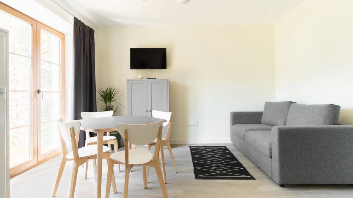 Villaverde de Pontones Apartment | Family apartment with private garden and views of the main garden.