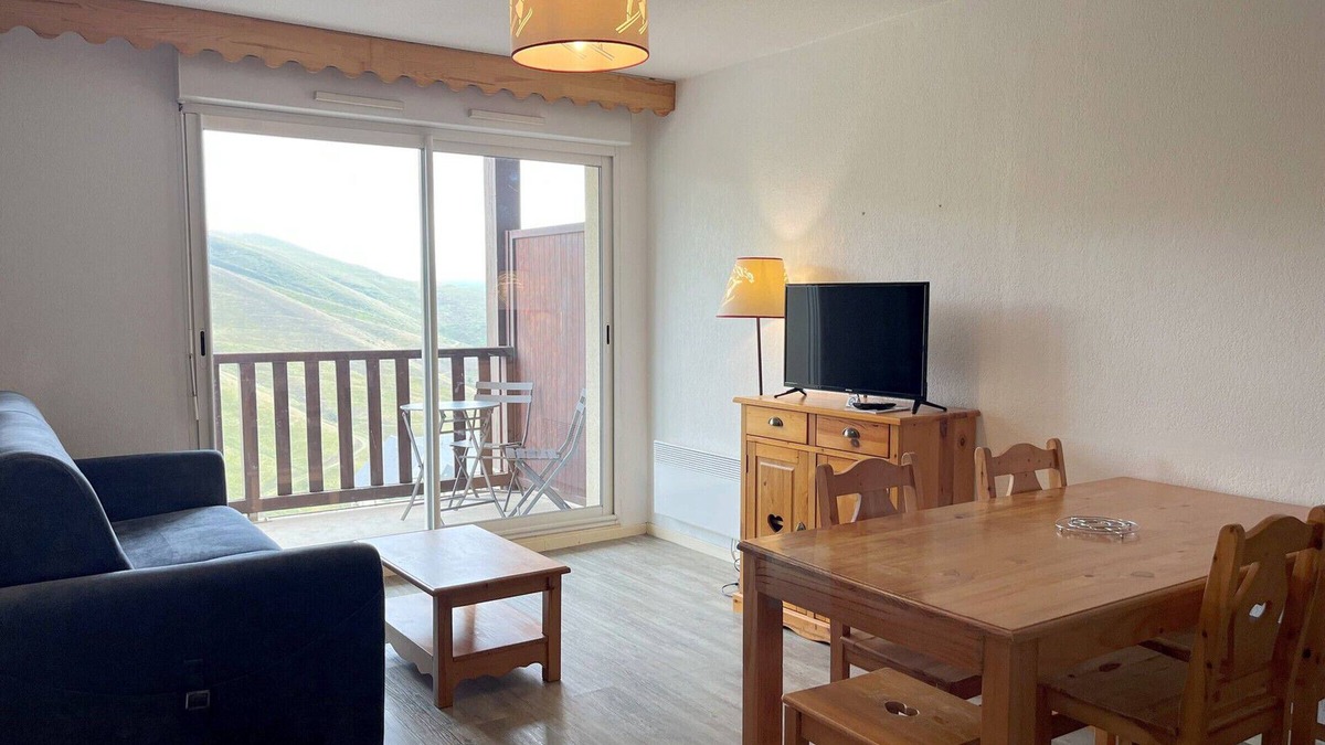 Loudervielle Apartment | Family apartment near slopes with balcony and Spassio access