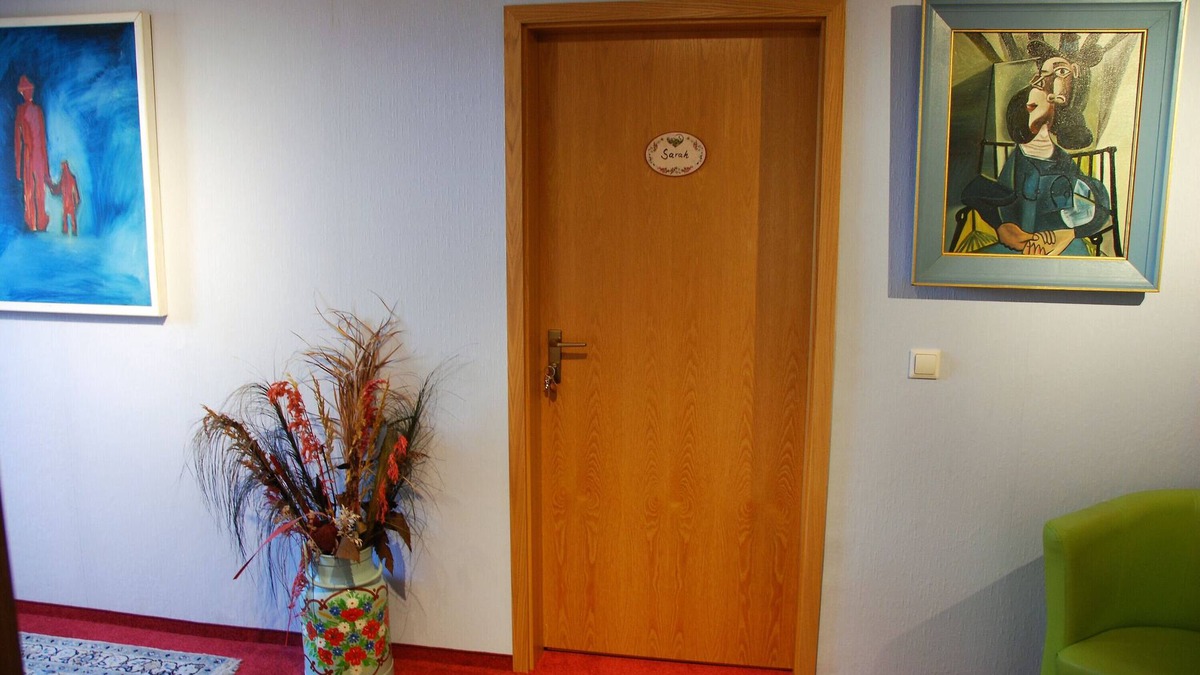 Oberasbach Apartment | Family Apartment 'Sarah' with Shared Terrace, Shared Garden and Wi-Fi