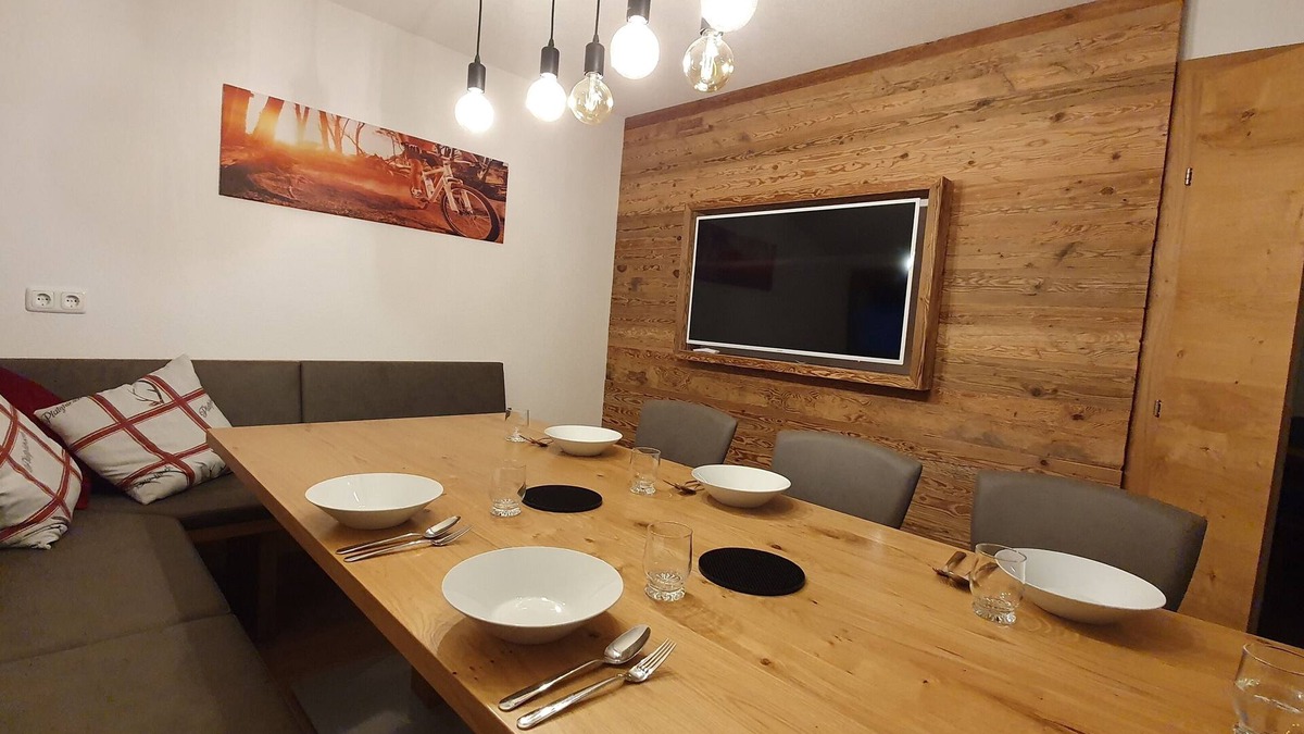 See Apartment | FAMILY APARTMENT STILECHT - as good as new - 3 bedrooms, large dining table