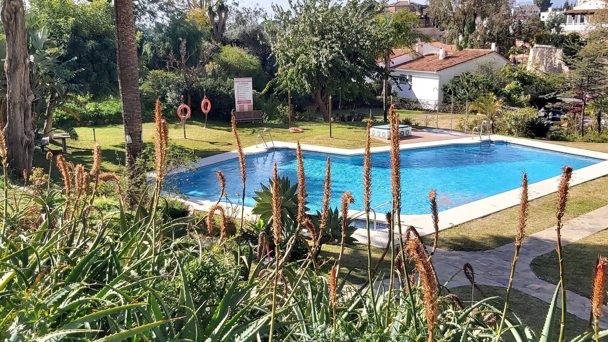 Cerrado de Calderon Apartment | Family apartment with pool, gardens and parking in Malaga