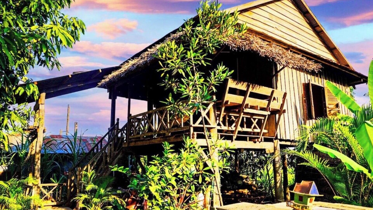 Banan House | Family Batcave Homestay