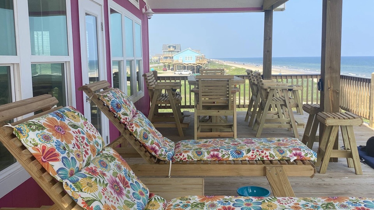 Gilchrist House | FAMILY BEACH FRONT with amazing ocean views and great loft