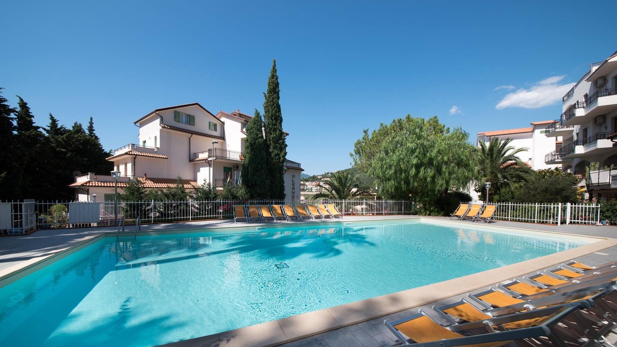 Pietra Ligure Condo | Family & Bike Friendly - Pool - Parking - Beach - WiFi - Air Conditioning - Bar