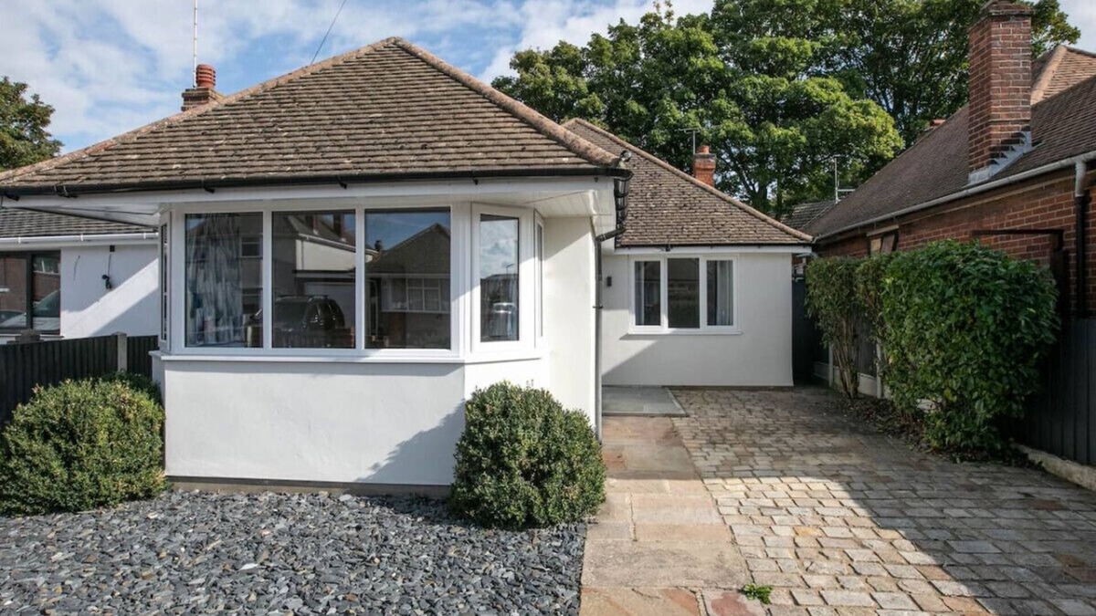 Broadstairs House | Family Bungalow with huge kitchen | Parking