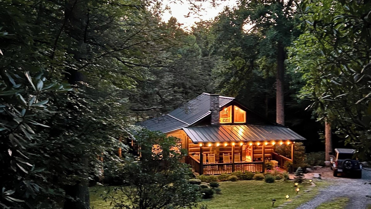 Blowing Rock Cabin | Family Cabin, Hot Tub, Fire Pit, Large Yard & More