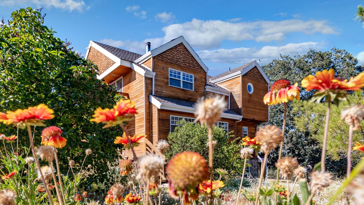 Tehachapi House | Family Cabin Retreat, Hot Tub, Game Room and More!