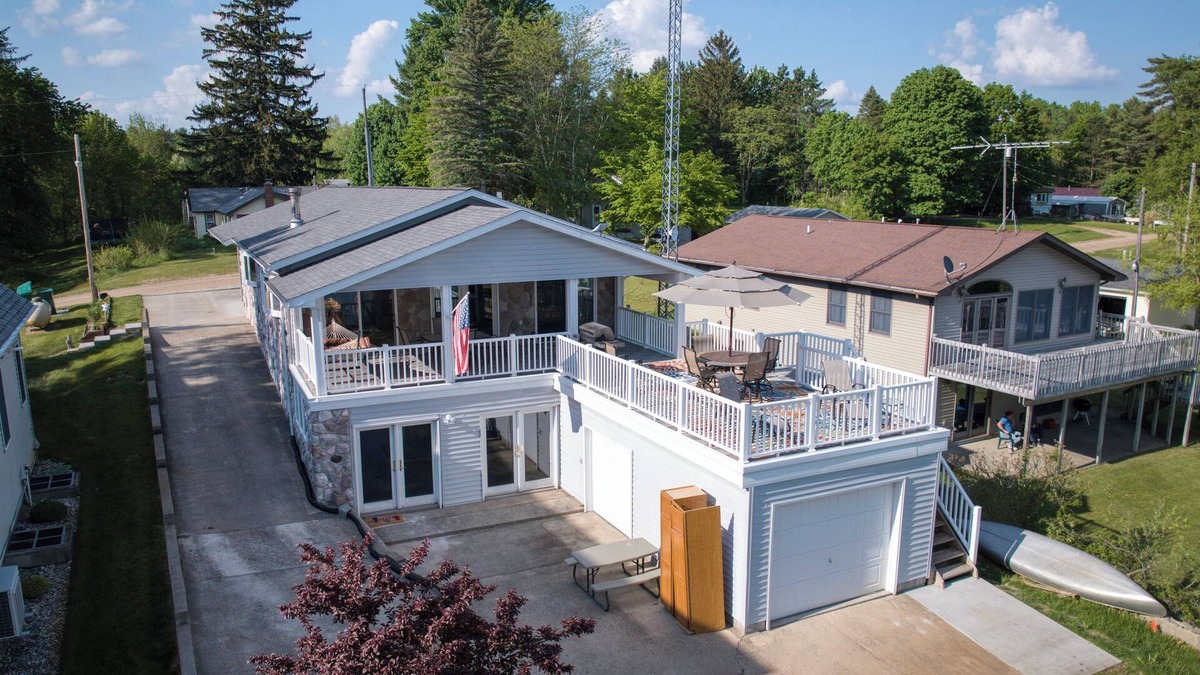 Rodney House | Family can Relax & Enjoy the Peace of our Hidden Gem on All Sports Jehnsen Lake