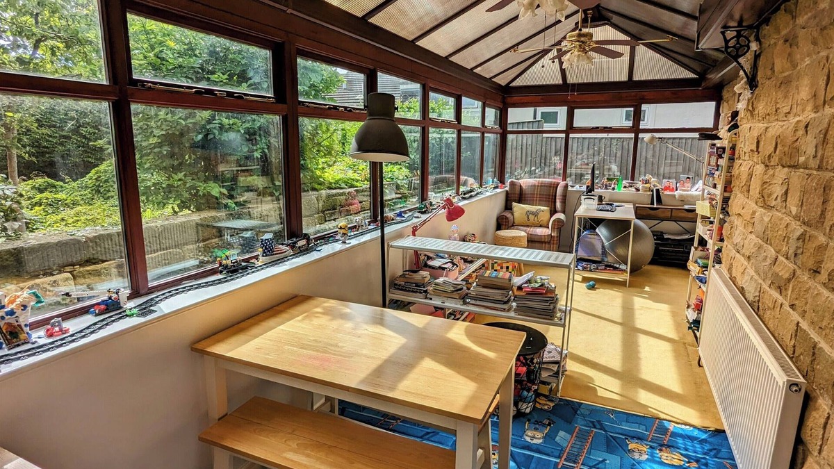Headingley House | Family Centric, 3 brd detached home. Near Headingley Stadium, and Leeds centre.