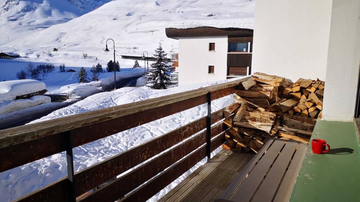 Tignes le Lac Ski Chalet | Family chalet apartment in Tignes Le Lac, at the foot of the lake and slopes