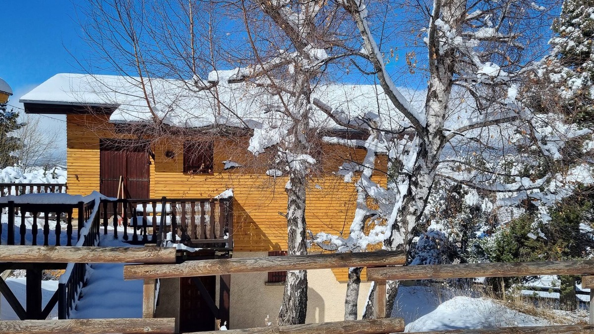Eyne 2600 Ski Chalet | Family chalet, two identical levels close to the slopes. Ideal for two families.