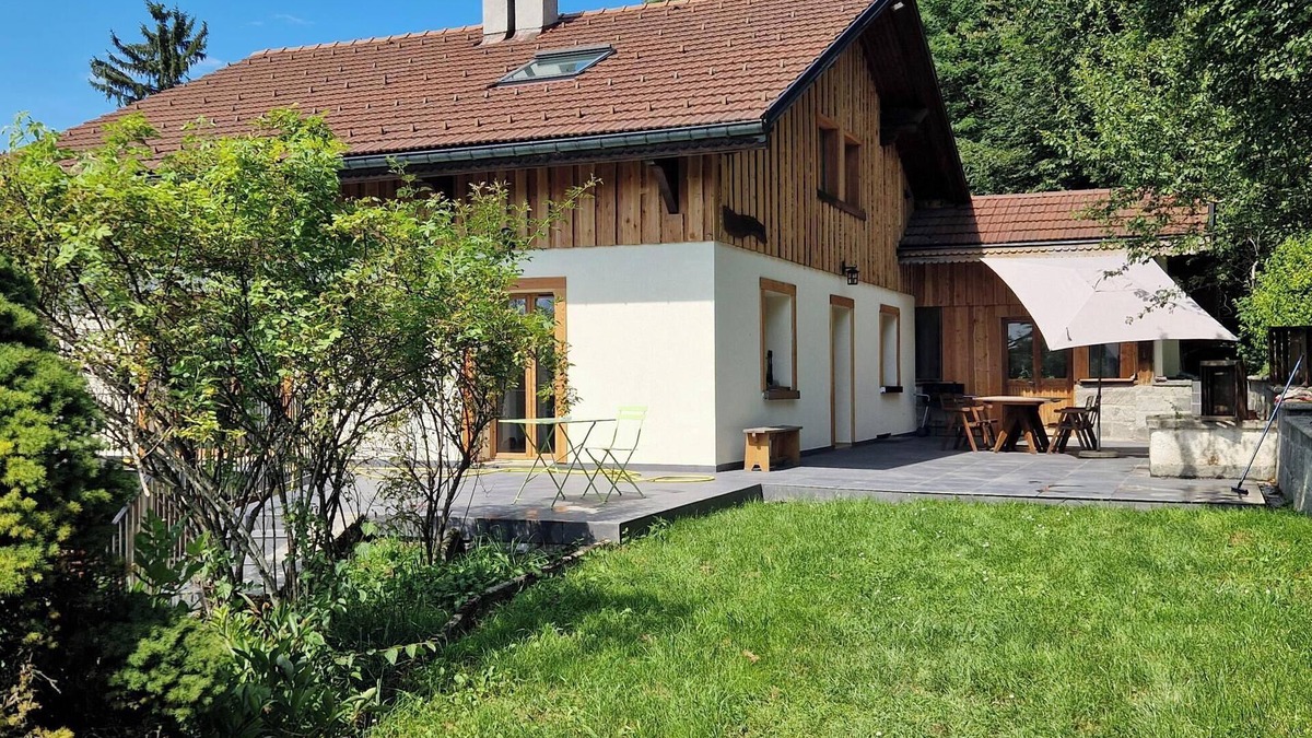Habere-Lullin Ski Chalet | Family chalet with breathtaking views of the valley
