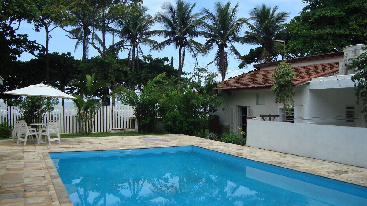 Santa Terezinha House | Family condominium facing the beach.