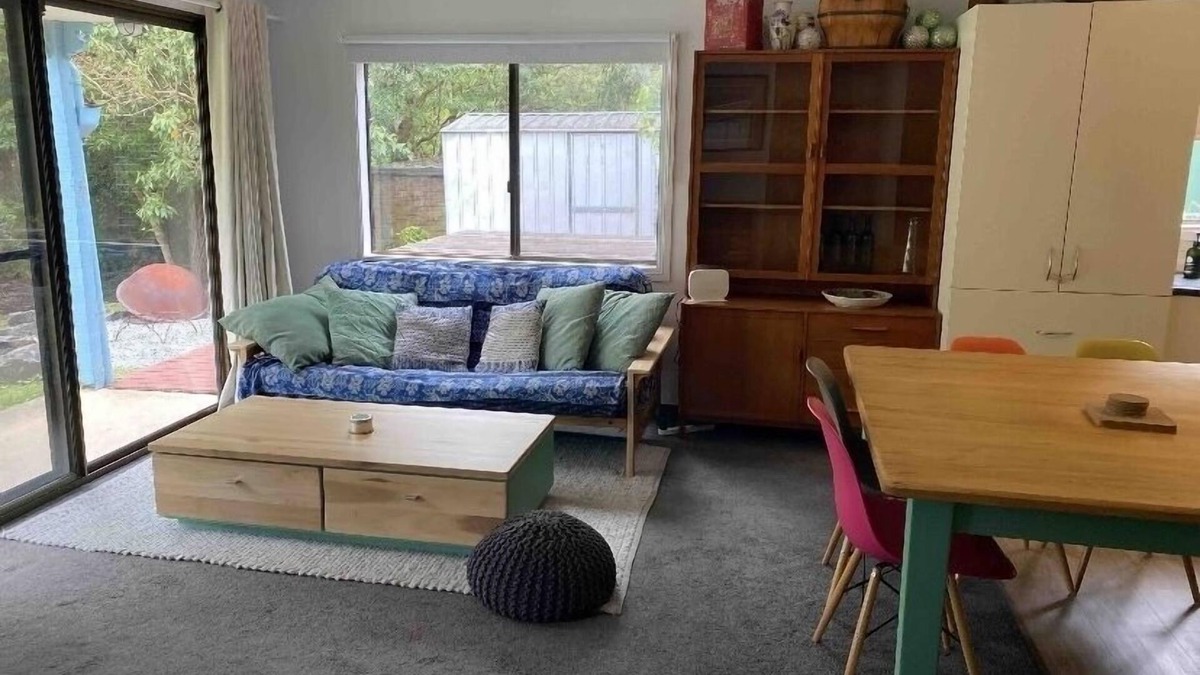 South Durras House | Family cottage, 8 minutes from the beach, pet friendly