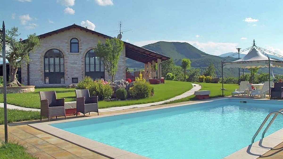Furlo House | Family Cottage in Cagli with Pool