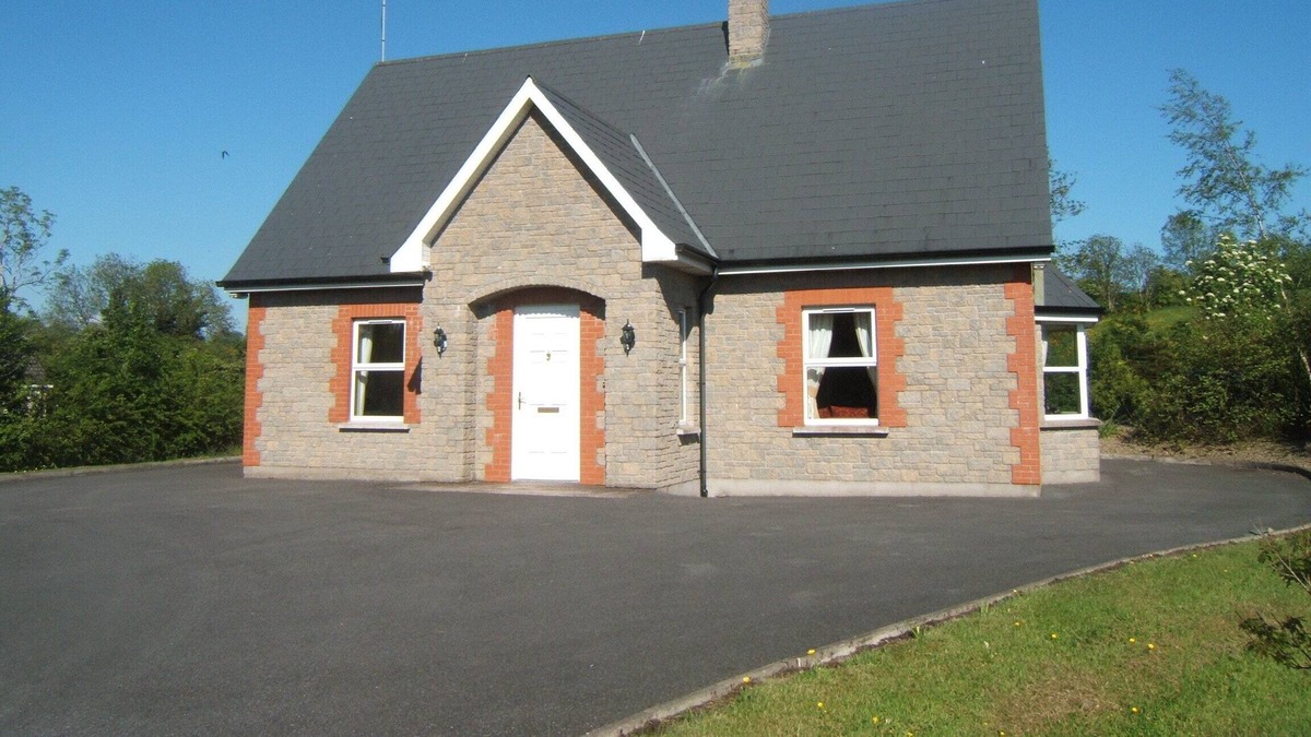 Rockcorry Cottage | Family-Cottage-Private Bathroom-Countryside View-Self Catering
