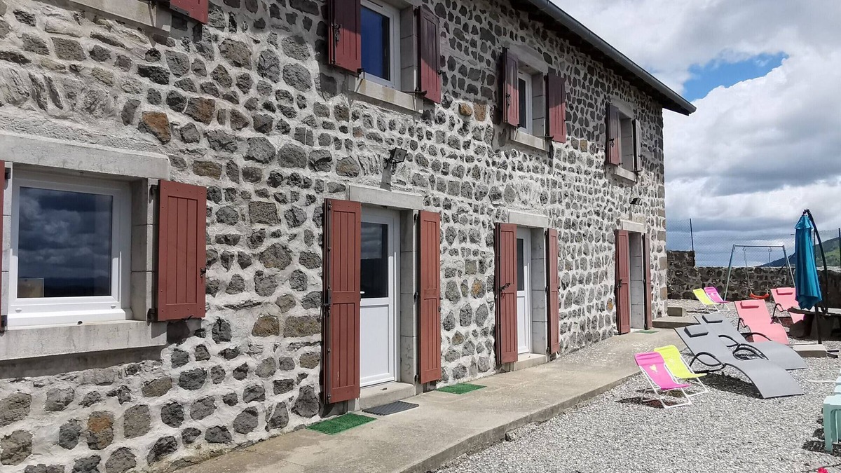 Mezeres Cottage | Family cottage with yard, ping-pong, near Lyon and Clermont-Ferrand