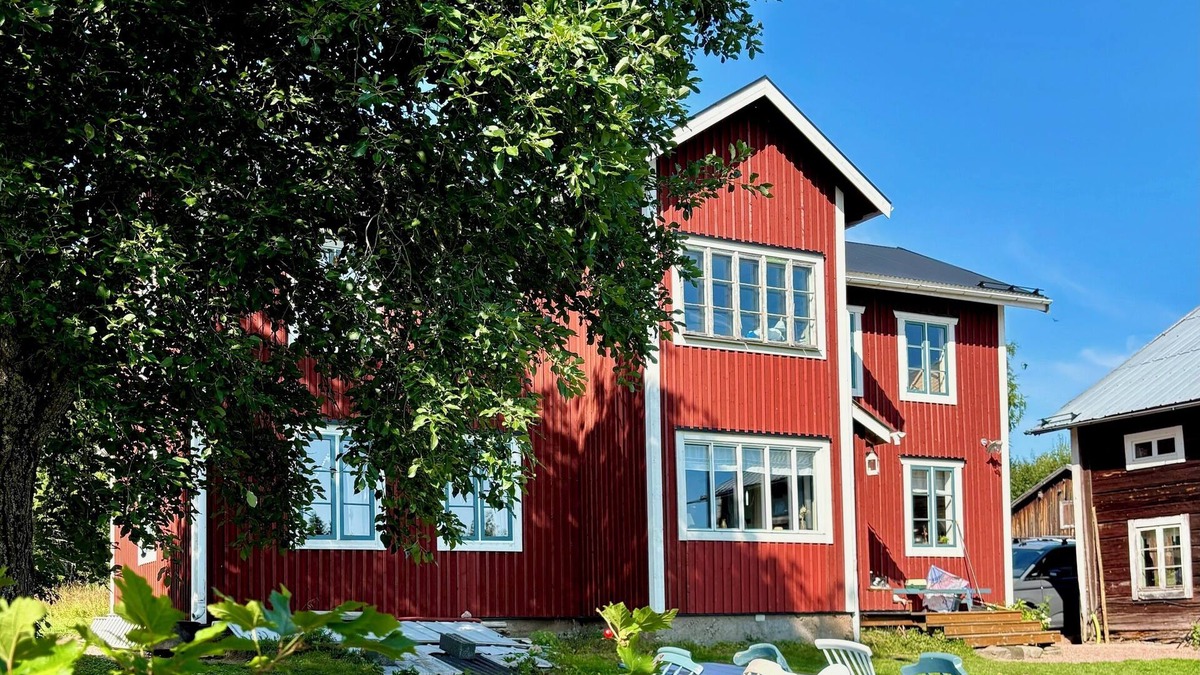 Bjuraker House | Family country house near a lake