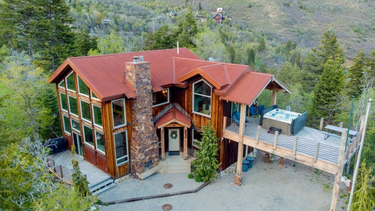 Sundance Cabin | Family/Couples Hot Tub-Fireplace-Views-Close to Resort-Clean-Sleep 8-10 & 4 Bath