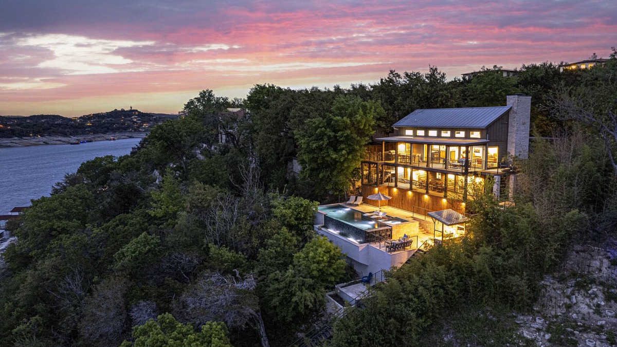 Gate Hollow Estates Villa | Family & dog friendly luxury waterfront home with pool, hot-tub and boat dock