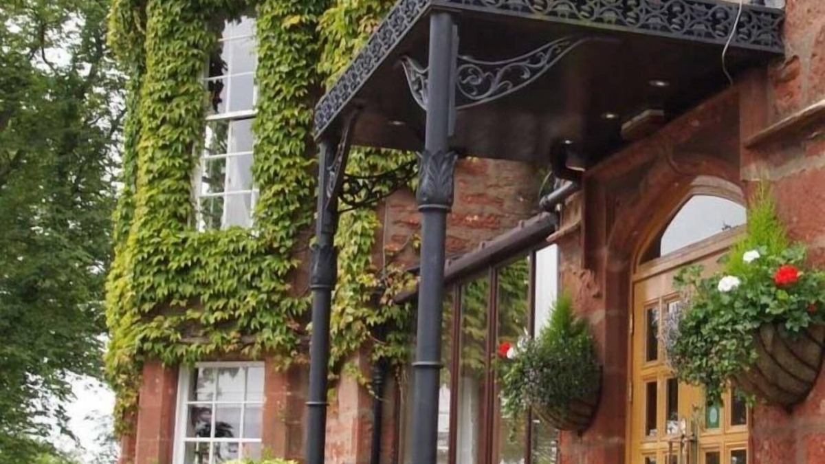 Inchture Hotel | Family Ensuite with Shower at Inchture Hotel