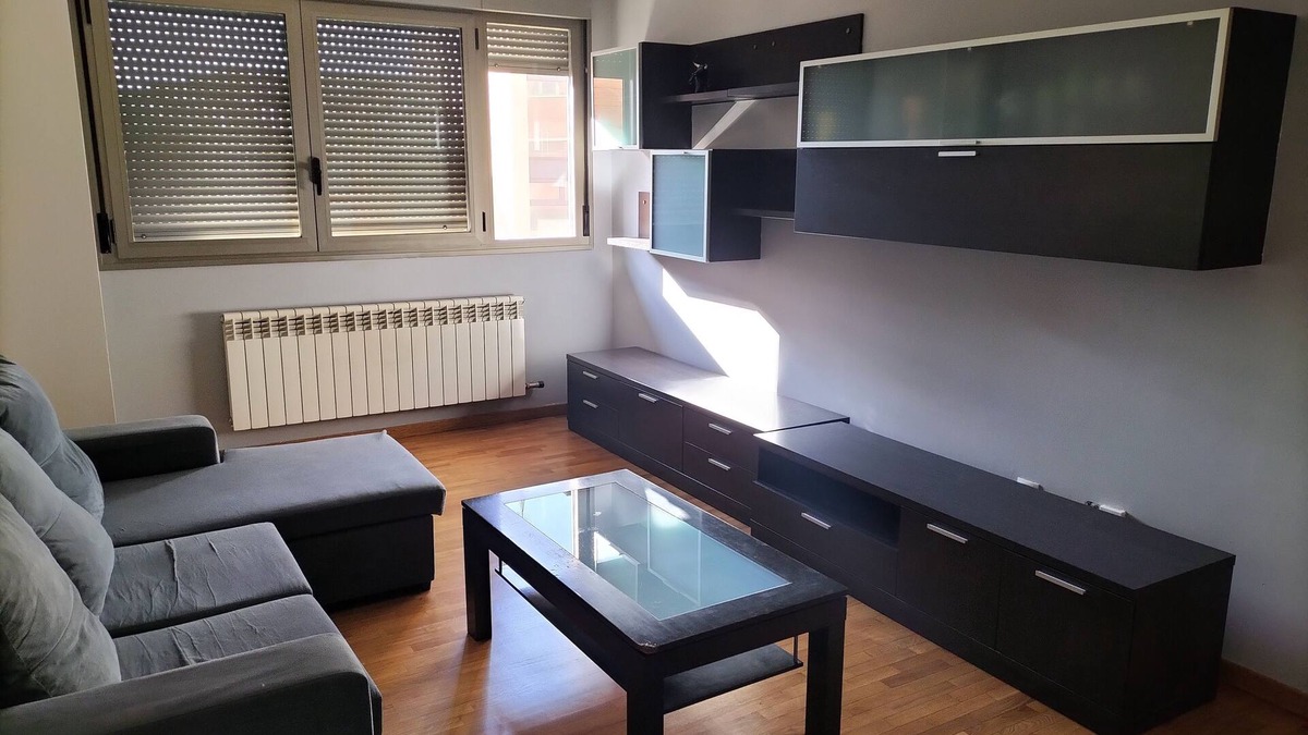 Villamediana de Iregua Apartment | Family apartment 5' from the center of Logroño, with swimming pool and playground.