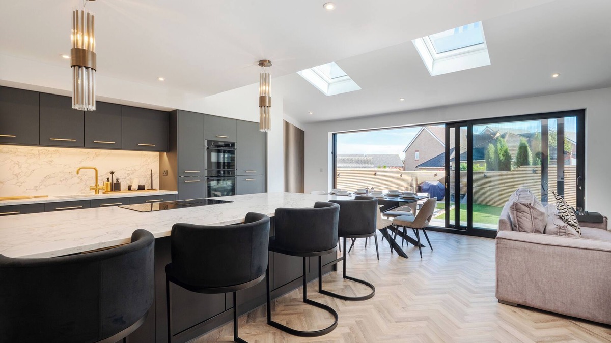 Knotty Ash House | Family Escape | Games Room | 6 Smart TVs | Free Off-Street Parking