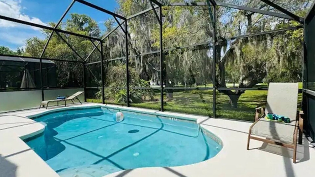 Veranda Palms House | Family Escape: Modern Villa with Private Pool & Epic Game Room near Disney.
